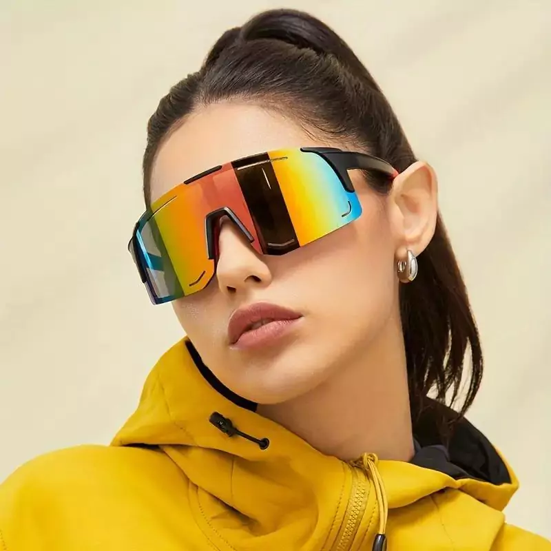 image of polyrized sunglasses